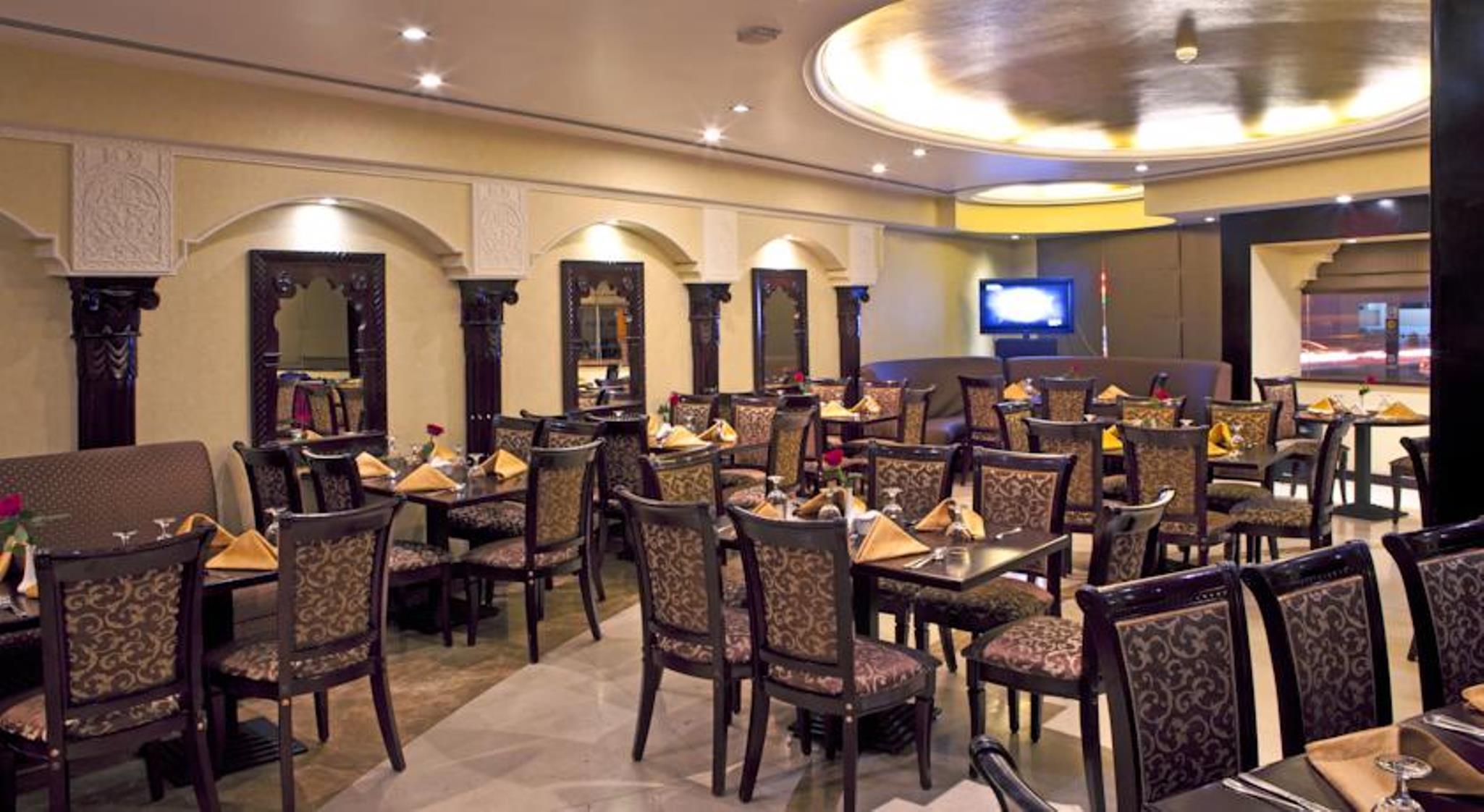 Landmark Riqqa Отель 4*