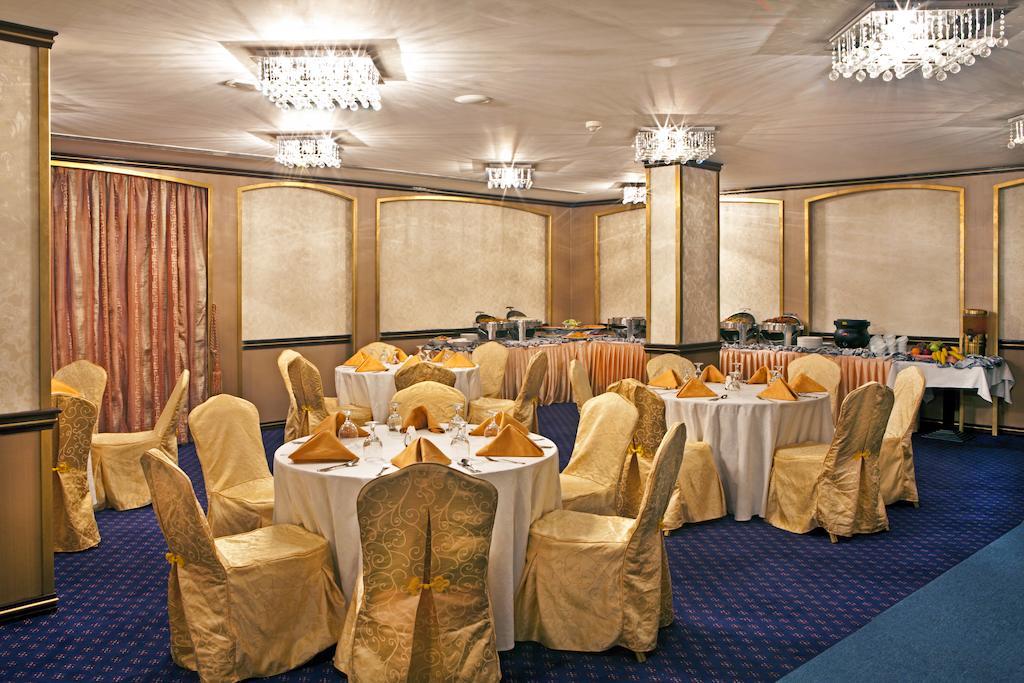 Landmark Riqqa Отель 4*